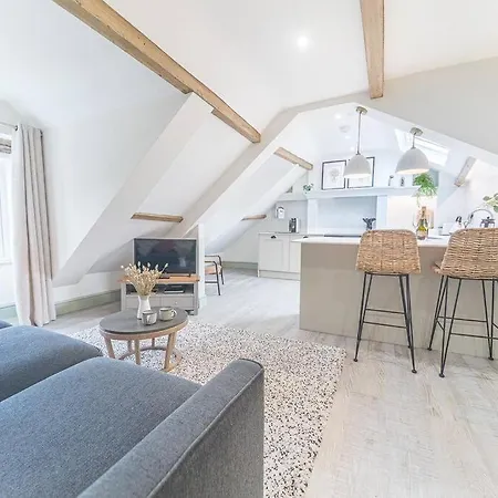 Otterbield, Derwent House,